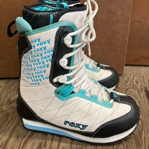 Roxy woman's snowboarding boots size 8